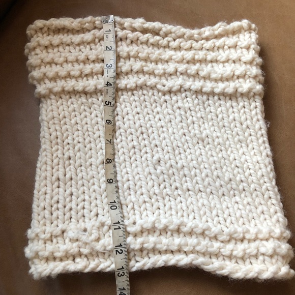 Hand knit cream cowl scarf wrap - Picture 4 of 6